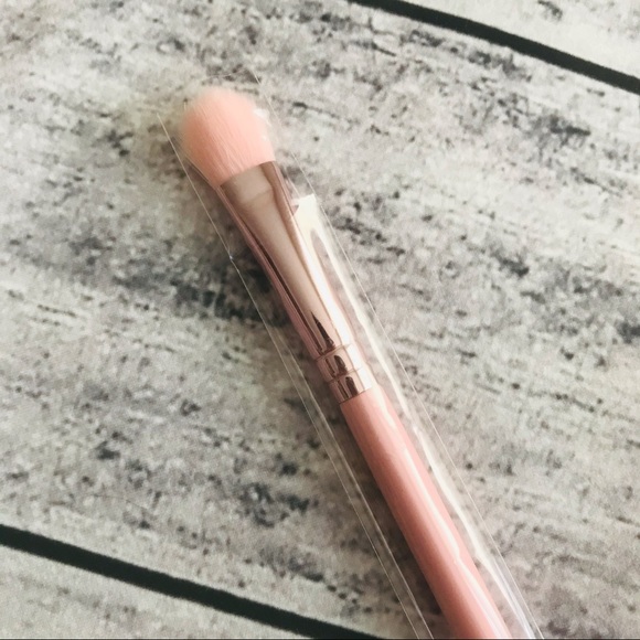 New 🍒 MOTD COSMETICS Lay Down Looks Brush - Picture 2 of 2